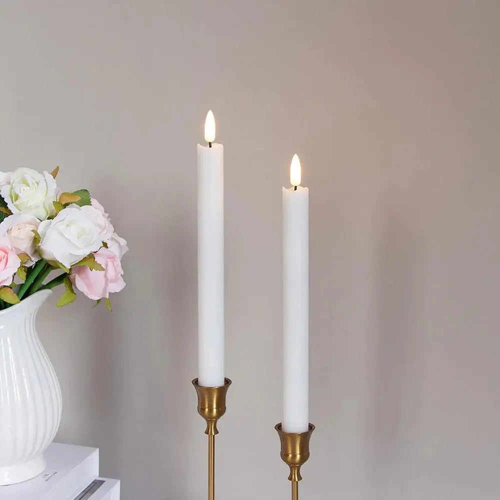 LED Spitzkerzen 2er Set - Flammenlose Kerzen mit 3D Docht für Weihnachten & Fenster Deko Wunderweltdeko